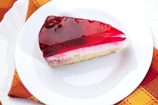 食品系列 看中了与红树莓果冻蛋糕 — 图库照片