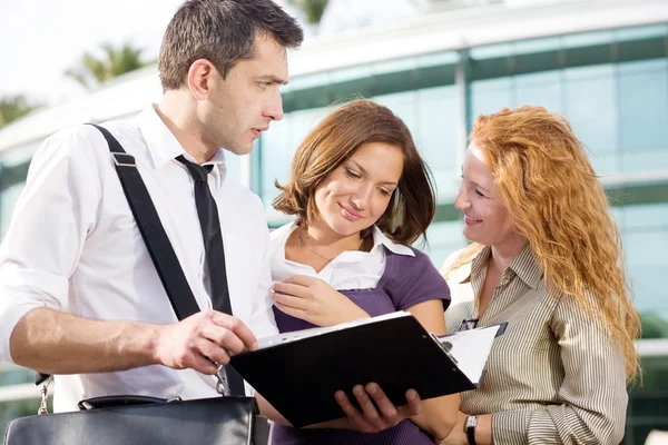 Group of office workers outdoor — Stock Photo, Image