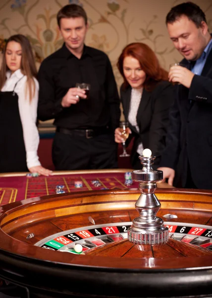 Roulettebordet med bakgrunden — Stockfoto