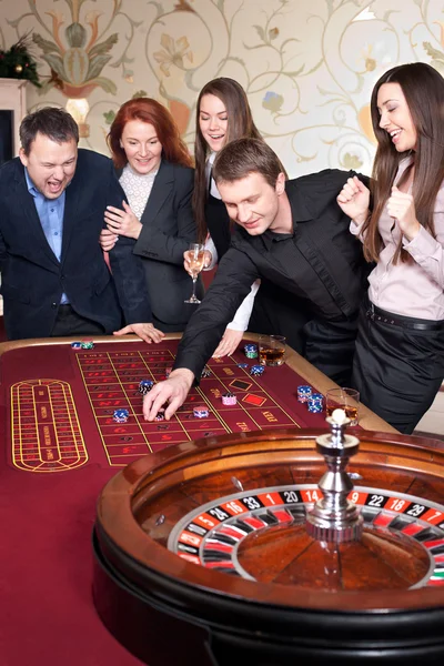 Grupa w kasynie — Zdjęcie stockowe
