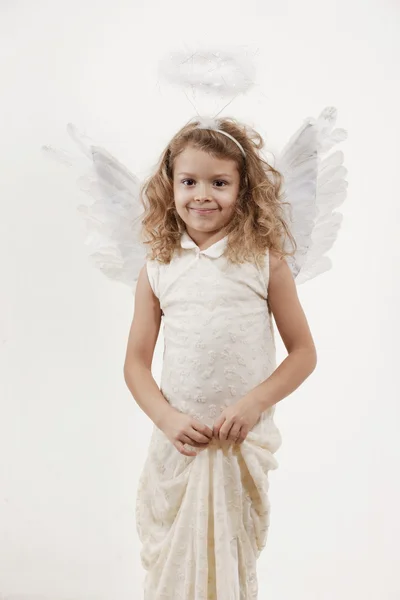 天使的翅膀在工作室里的女孩 — 图库照片