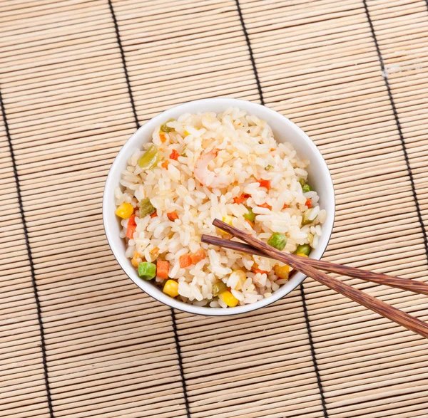 stock image Fried rice with vegetables and prawn