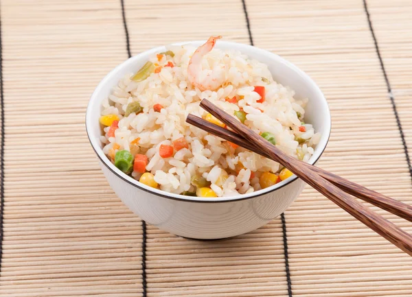 stock image Fried rice with vegetables and prawn