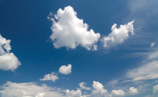 Летнее небо — стоковое фото
