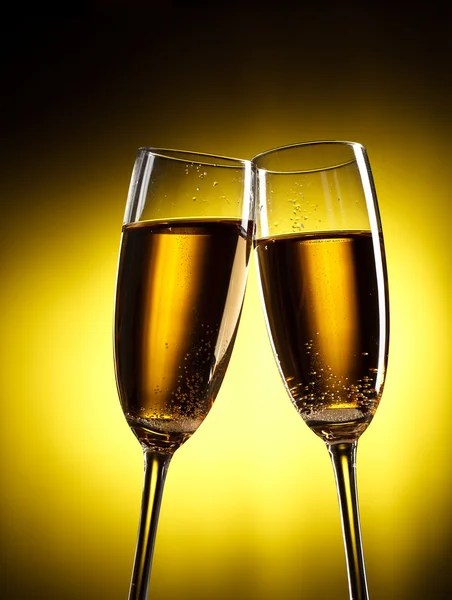 Sarı Zemin Üzerine Şampanya Flüt — Stok fotoğraf