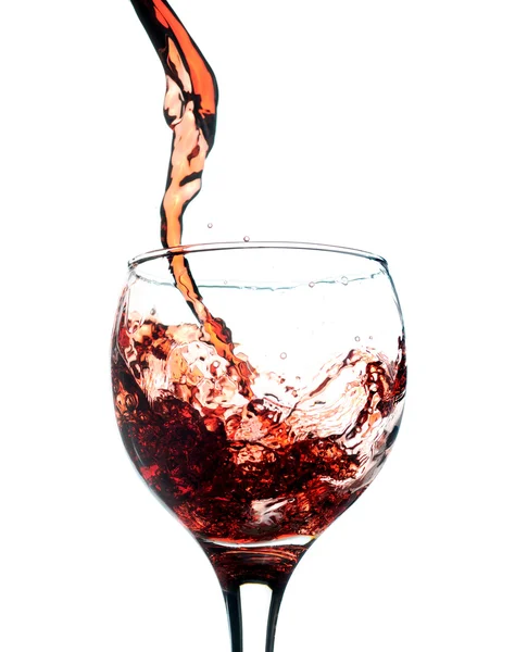 Красное Вино Наливают Бокал Изолированный Над Белым — стоковое фото
