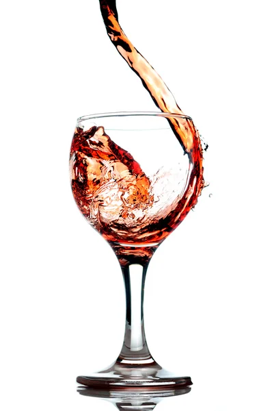 ガラスに注ぐ赤ワイン — ストック写真