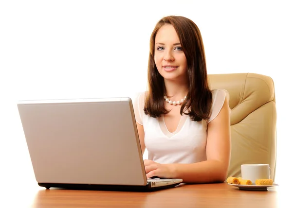 Jovem Mulher Negócios Bonita Com Laptop Isolado Sobre Branco — Fotografia de Stock