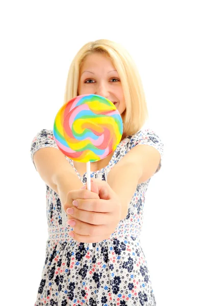 Attraktivt leende blondin med lollipop — Stockfoto