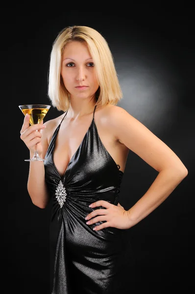 Sexy blondýnka stojí s pohár — Stock fotografie