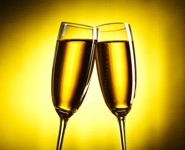 Flutes Champagne Yellow Background — Stock Photo, Image