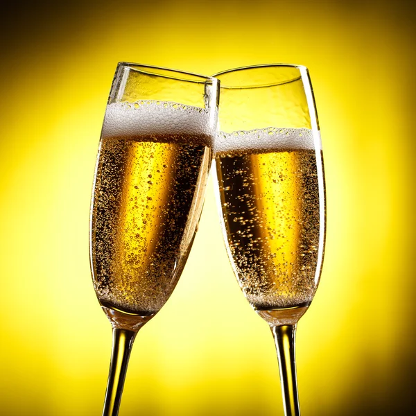 Sarı Zemin Üzerine Şampanya Flüt — Stok fotoğraf
