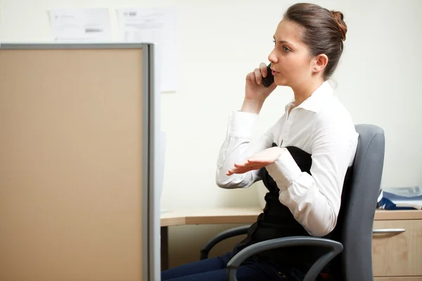 Woman Talking Phone Office — Stock Photo, Image