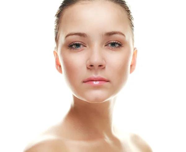 完璧な肌を持つ女性 白で隔離 — ストック写真