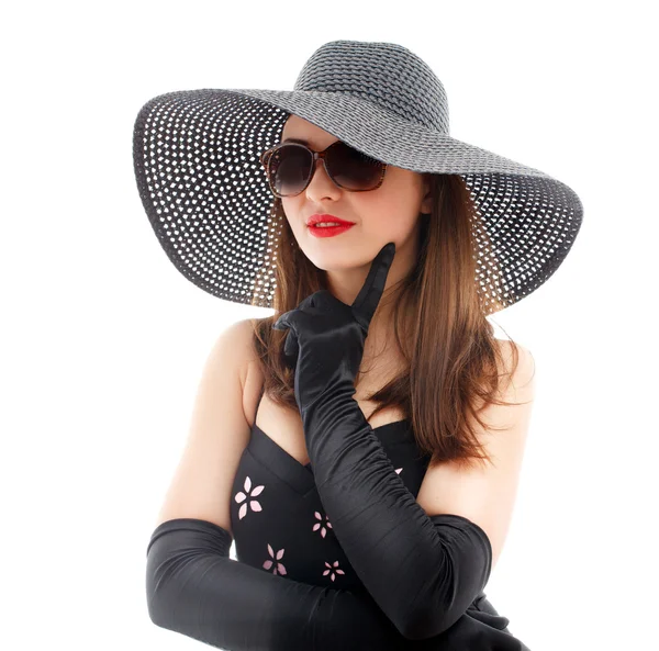 Fiatal nő fekete kalap és napszemüveg — Stock Fotó