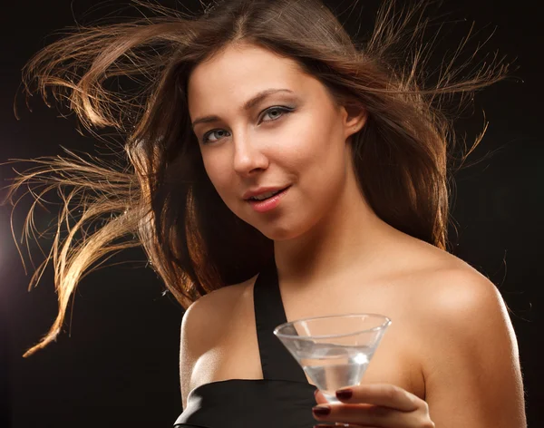 Vrouw met cocktail — Stockfoto