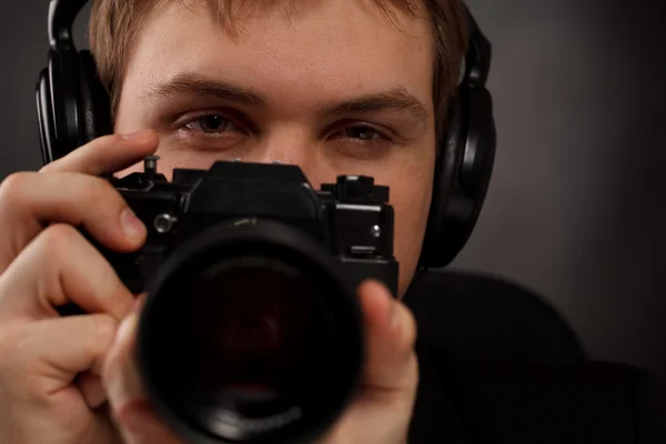Шпион с камерой — стоковое фото