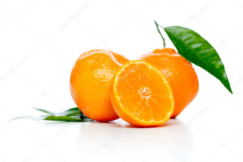 Tangerines with leaves — Stock Photo © logoff 5028320