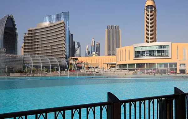 Burj khalifa performing fuente. — Foto de Stock