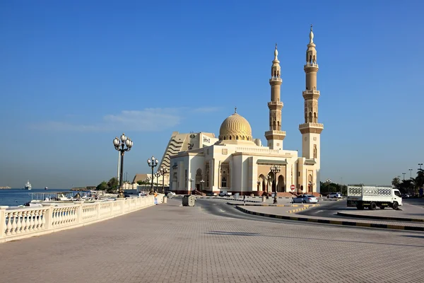 Mezquita musulmana en Sharjah . — Foto de Stock