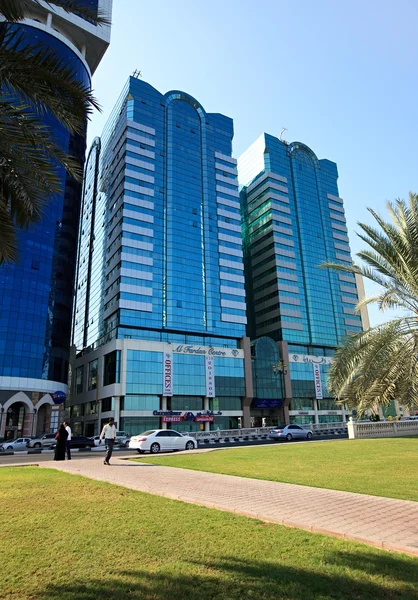 Rascacielos modernos en Sharjah . — Foto de Stock