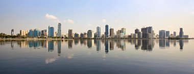 sharjah içinde gökdelenler. Khalid lagoon.uae.