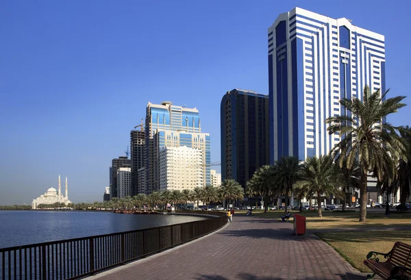Sharjah Városában Felhőkarcolók Khalid Lagoon Uae — Stock Fotó