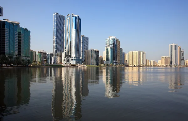 Grattacieli Sharjah Laguna Khalid Emirati Arabi Uniti — Foto Stock