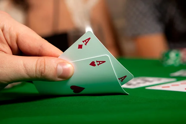 Pair Aces His Hand Poker Player — Stock Photo, Image