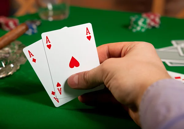 Pair Aces His Hand Poker Player — Stock Photo, Image