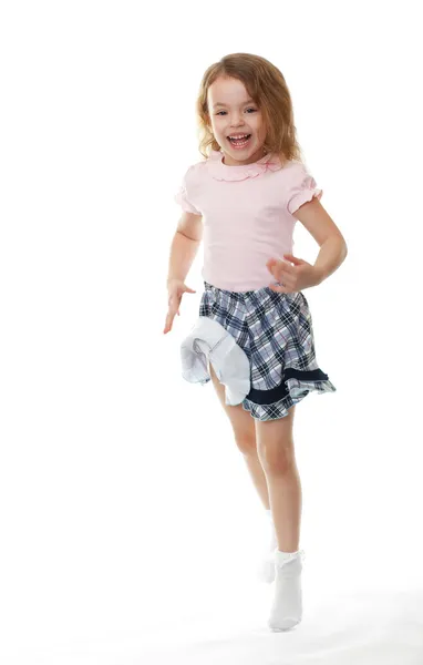 Glada lilla flickan hoppar. — Stockfoto
