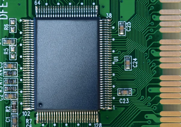 Microchip op een printplaat — Stockfoto
