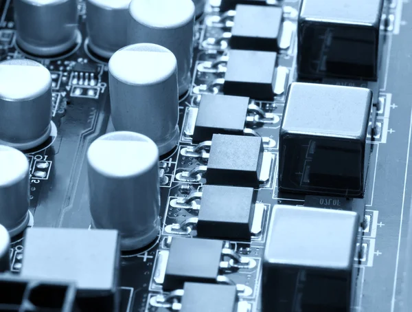 Microchips em uma placa de circuito — Fotografia de Stock