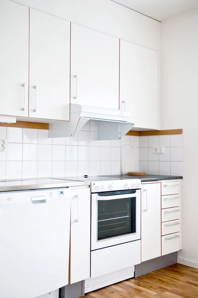 Um elegante interior de cozinha moderna — Fotografia de Stock