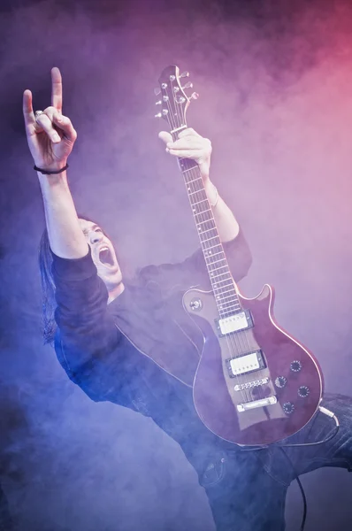 Παίζει μια συναυλία ροκ σταρ — Φωτογραφία Αρχείου