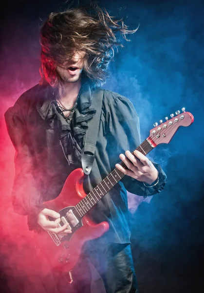 Rock-star tocando un concierto —  Fotos de Stock