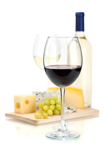 Vino, queso y uvas — Foto de Stock