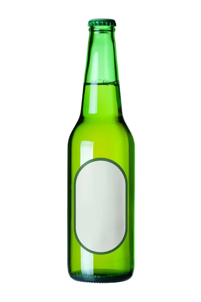 Cerveza cerveza en botella verde con etiqueta en blanco —  Fotos de Stock