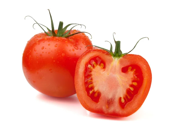 Su damlaları ile taze domates — Stok fotoğraf