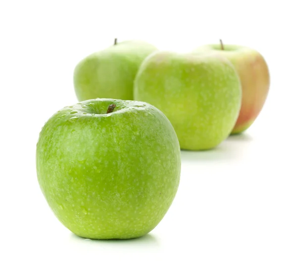 Cuatro manzanas verdes maduras — Foto de Stock