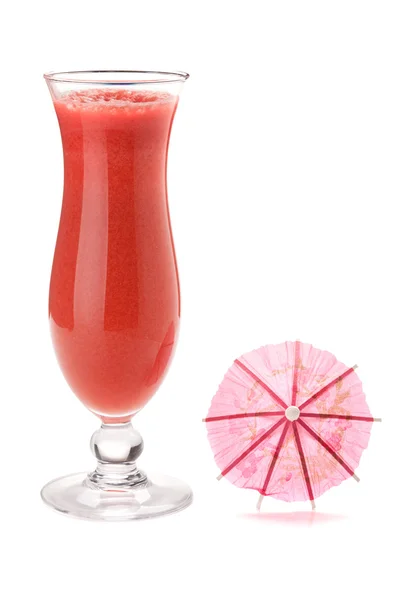 Roter tropischer Cocktail mit Sahne — Stockfoto