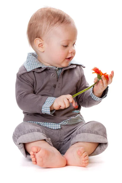 Sonriente bebé y flor —  Fotos de Stock