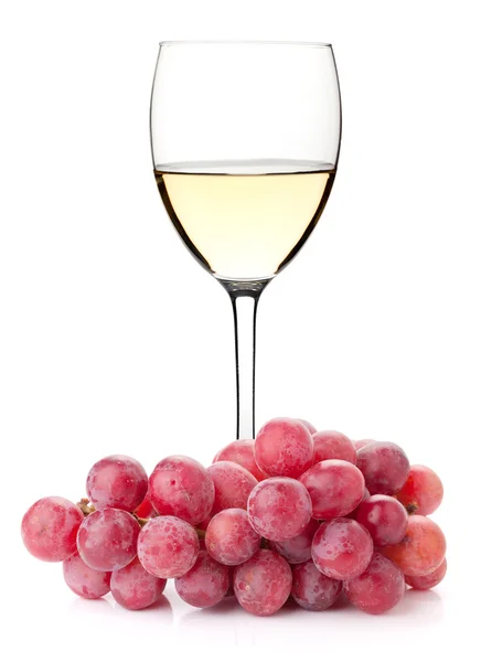 Kırmızı Üzüm Şubesi Ile Bardak Beyaz Şarap Beyaz Arka Plan — Stok fotoğraf