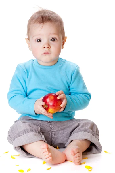 Kleine Baby Bedrijf Rode Appel Geïsoleerd Wit — Stockfoto