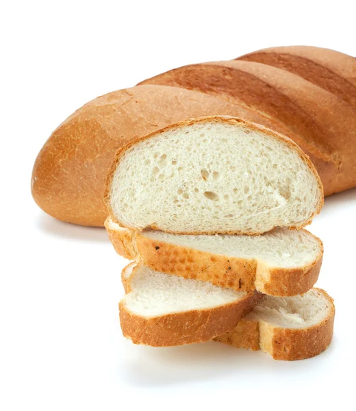 Нарезанный хлеб из буханки. Крупный план — стоковое фото