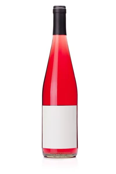 Пляшка вина троянди з порожньою етикеткою — стокове фото
