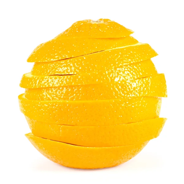 Una naranja cortada en rodajas aisladas sobre fondo blanco — Foto de Stock