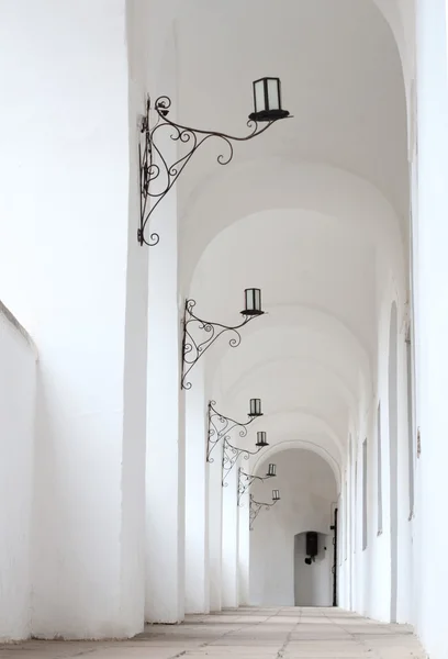Ancient lanterns on a white corridor wall — Stock Photo, Image