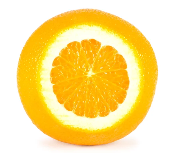 Abgeschnittene Orange isoliert auf weißem Hintergrund — Stockfoto