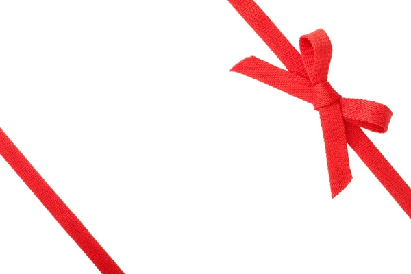 白い背景に独立した弓を持つ赤いリボン — ストック写真